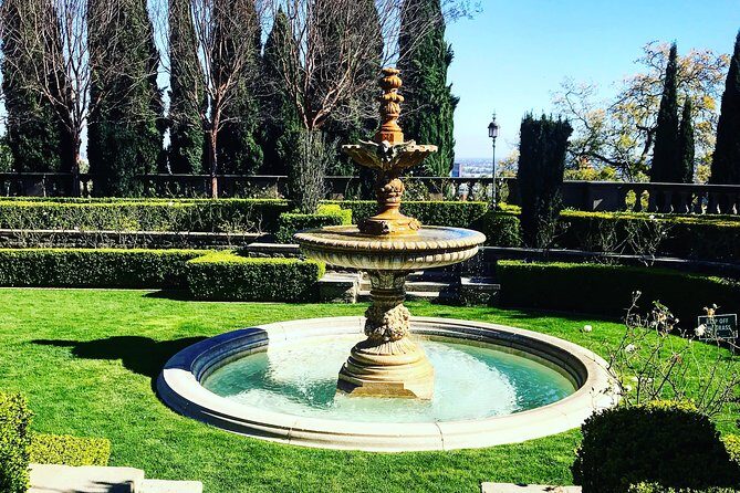 2 Hour Private Tour - Hollywood and Beverly Hills Celebrity Homes - The scavenger hunt with prizes: small feature, big payoff for families