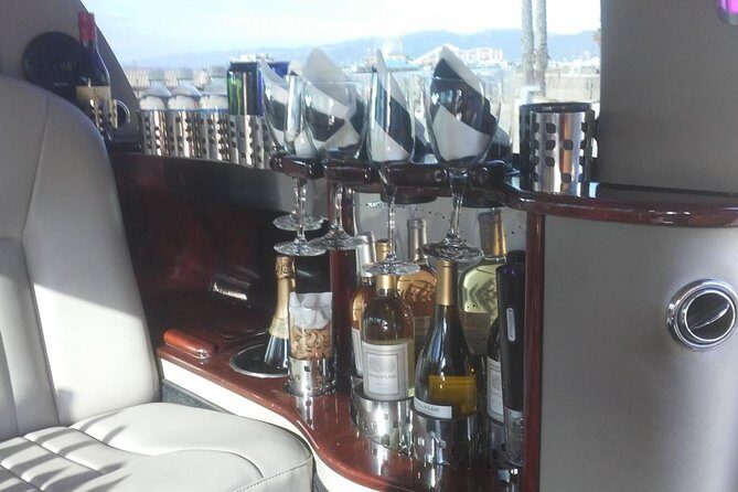 4-Hour private limo Tour of Los Angeles by a TV personality with Free Drinks - Hollywood Walk of Fame and Chinese Theater: the easiest first win