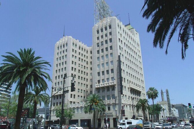 An Epic Scavenger Hunt: Tinseltown's Biggest Stars - Stop-by-stop: your Hollywood loop of theaters and landmarks