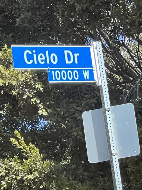 Los Angeles: Manson Family Murders Funeral Limo Tour - Cielo Drive and Benedict Canyon: seeing the story’s LA backdrop