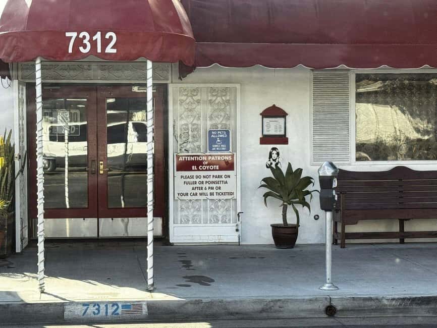 Los Angeles: Manson Family Murders Funeral Limo Tour - Meeting at Ovation Hollywood: where to start without stress