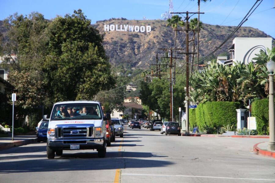 Los Angeles: Original Celebrity Homes Tour - How the open-air Celebrity Homes bus tour really plays